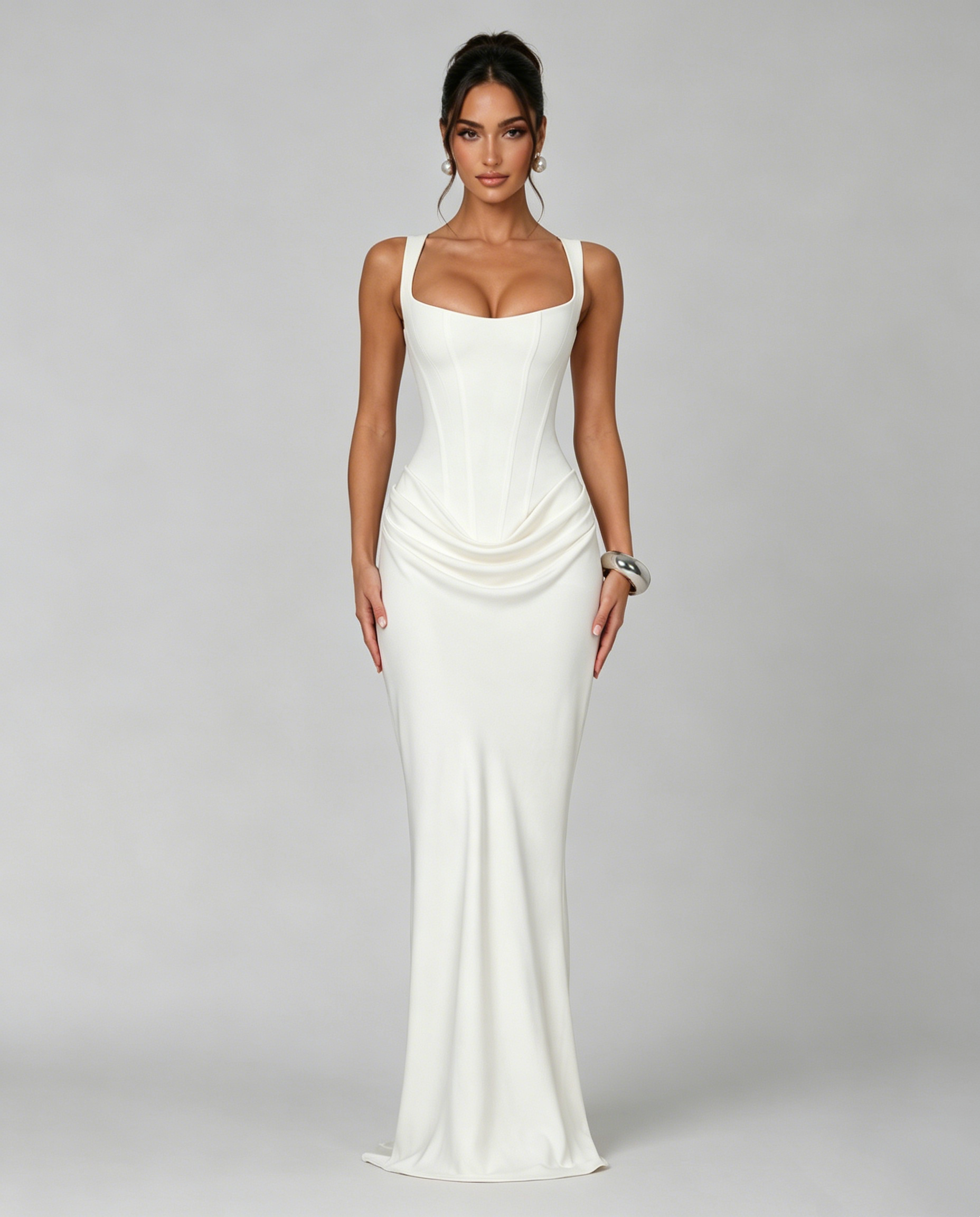 Nina – figurformendes Krepp-Maxikleid mit tiefer Taille und Karreeausschnitt