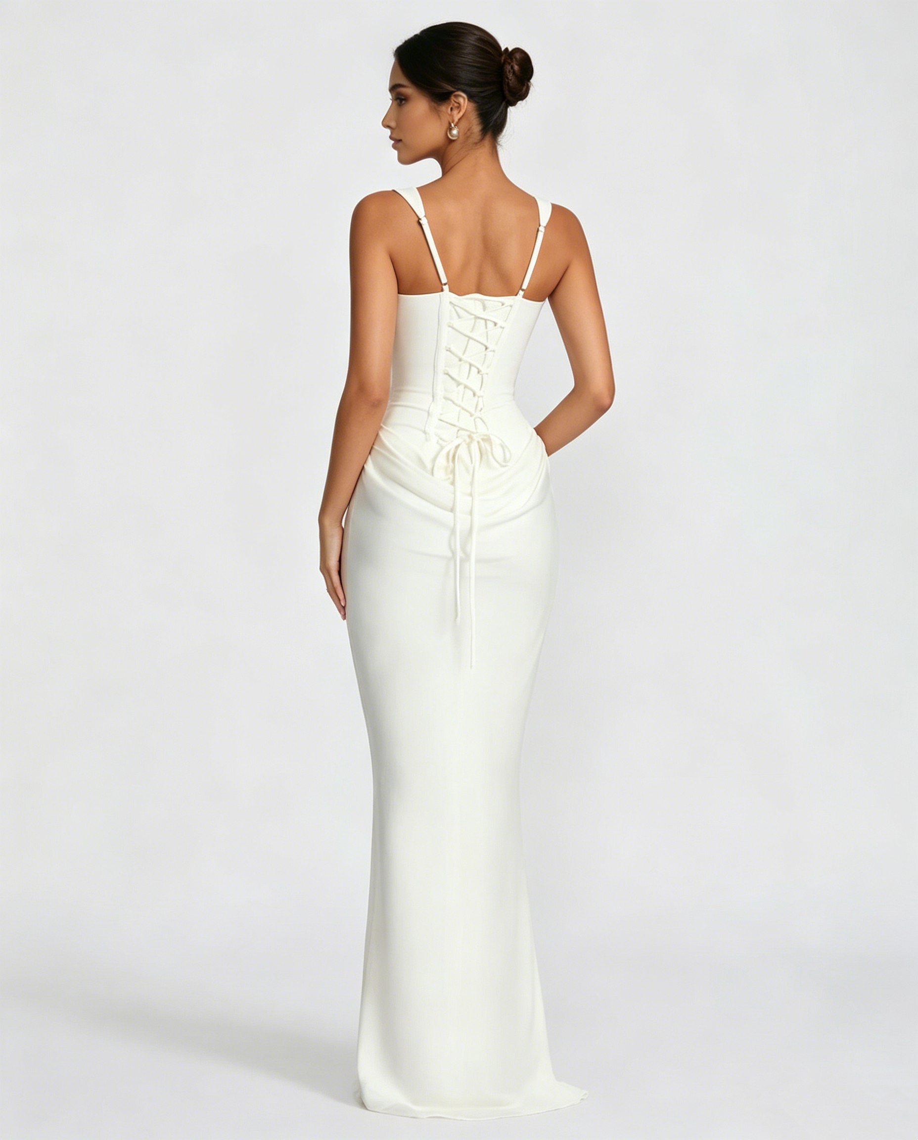 Nina – figurformendes Krepp-Maxikleid mit tiefer Taille und Karreeausschnitt