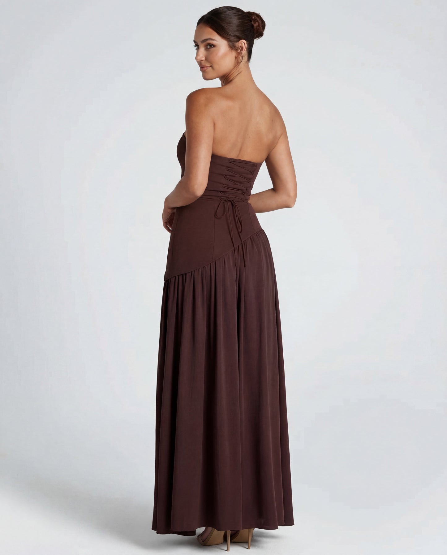Aveline – trägerloses Maxikleid mit hohem Oberschenkelschlitz